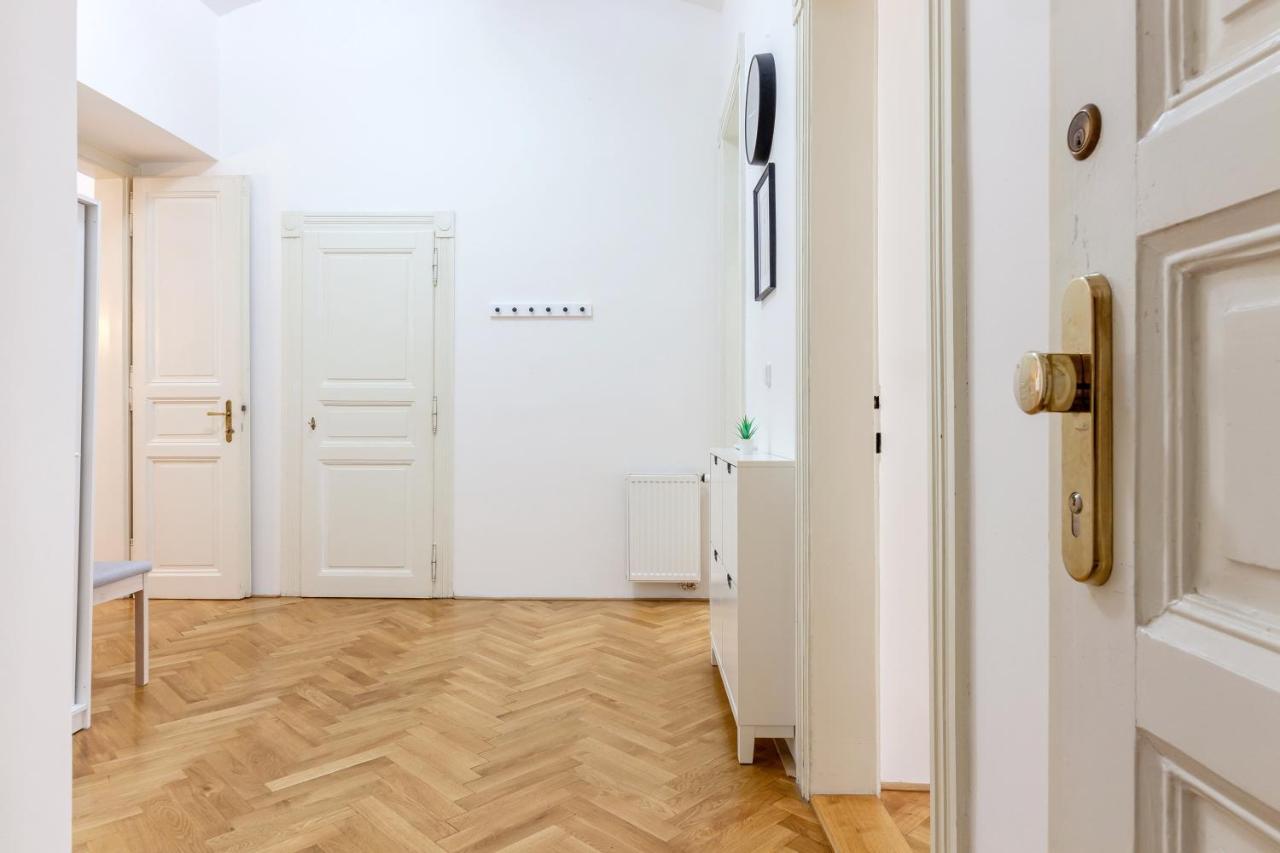 City Castle Aparthotel Prague Exterior photo
