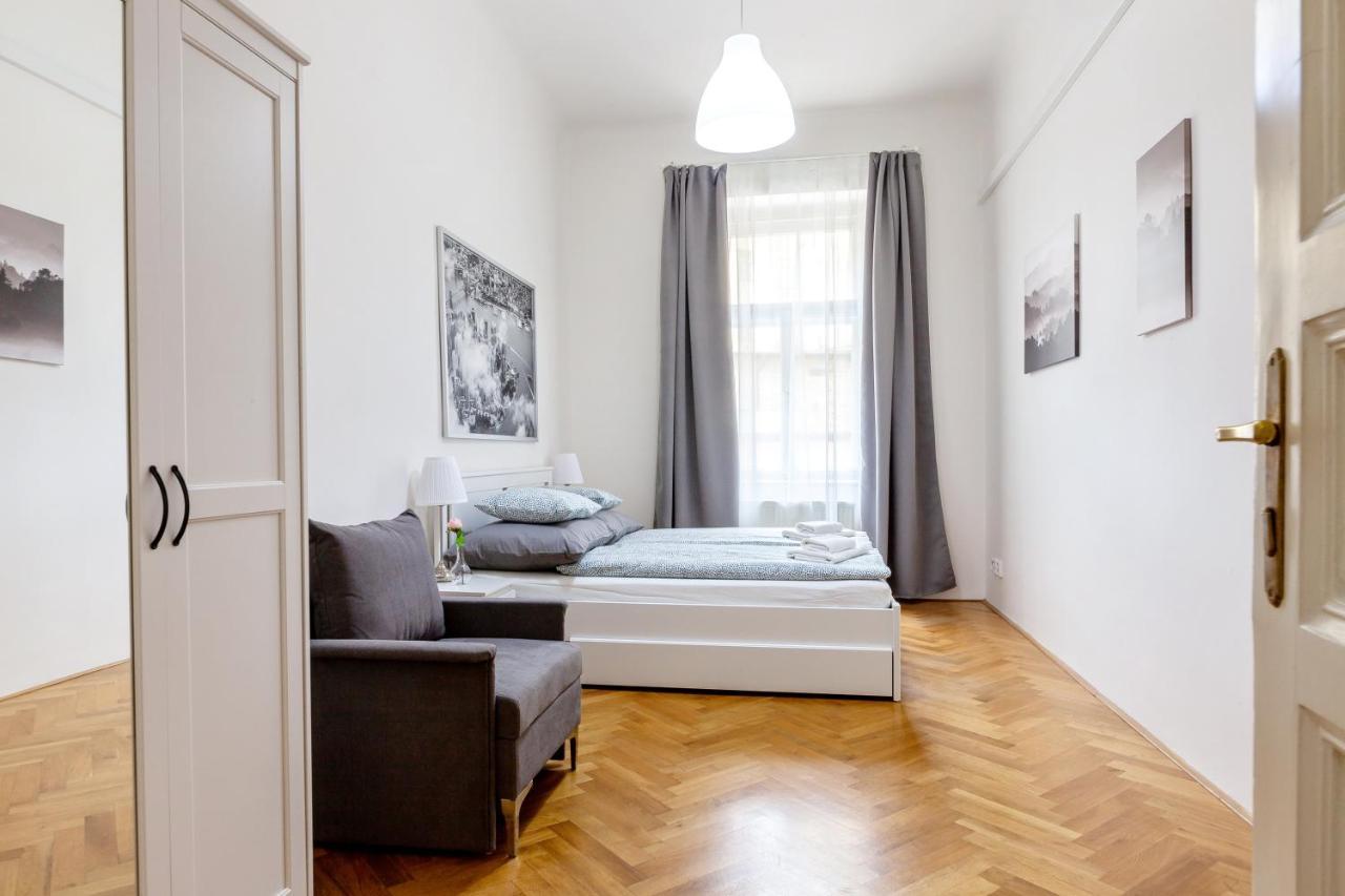 City Castle Aparthotel Prague Exterior photo