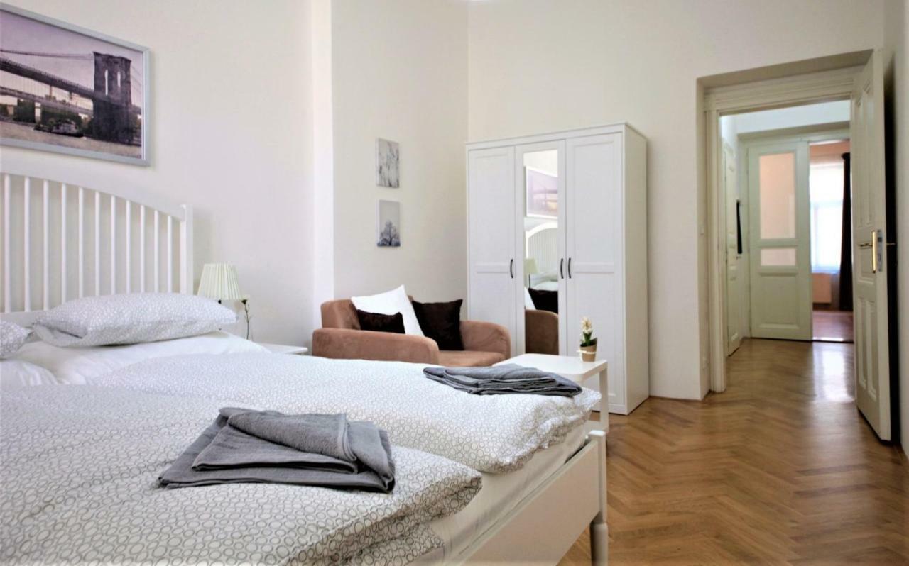 City Castle Aparthotel Prague Exterior photo